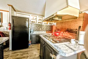 16 Harbourt Dr, Winchester, NH 03470 - Photo 5