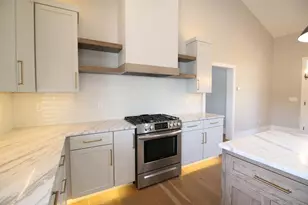 428 Dawn Ct, Pembroke, NH 03275 - Photo 11