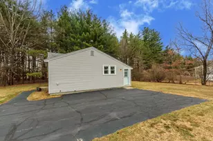 11 Pacific Blvd, Nashua, NH 03051 - Photo 9