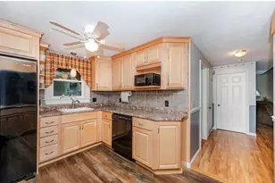 392 Whittier Dr, Fremont, NH 03044 - Photo 5