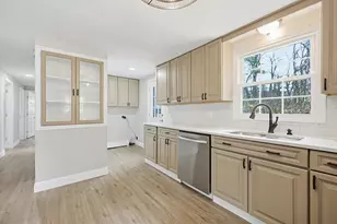 4 Autumn Cir, Plaistow, NH 03864 - Photo 3