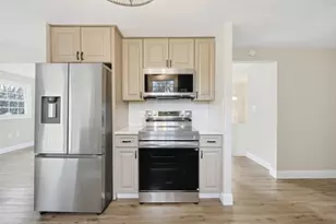 4 Autumn Cir, Plaistow, NH 03864 - Photo 5