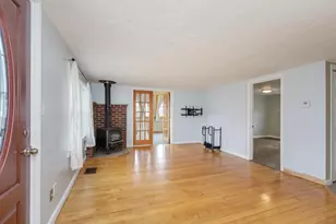 21 Hobart St, Concord, NH 03303 - Photo 9