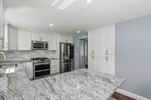 18 Brent Ct, Manchester, NH 03103 - Photo 5