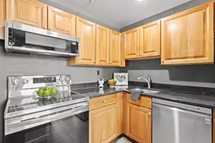 335 Cypress St, Manchester, NH 03103 - Photo 13