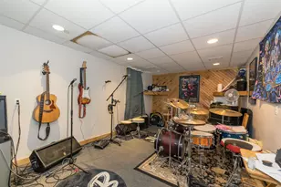 25 Pelham St, Nashua, NH 03063 - Photo 35