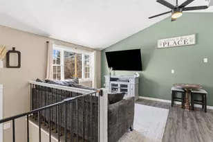 32 Syracuse Rd, Nashua, NH 03064 - Photo 5