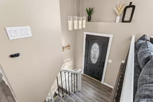 32 Syracuse Rd, Nashua, NH 03064 - Photo 3