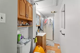 379 Manchester St, Manchester, NH 03103 - Photo 15