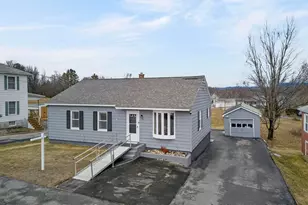 576 Hillside Ave, Berlin, NH 03570 - Photo 3