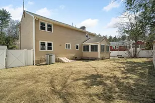 10 Hampton Dr, Nashua, NH 03063 - Photo 25