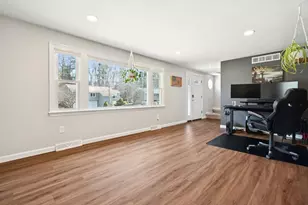 10 Hampton Dr, Nashua, NH 03063 - Photo 11