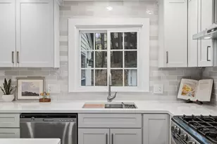 8 Oakdale Ave, Nashua, NH 03062 - Photo 5