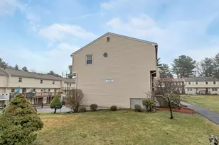 1 Stonegate Ln, Derry, NH 03038 - Photo 5