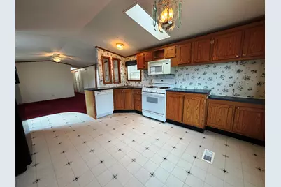 6 Hilltop Manor Mobile Home Park, Littleton, NH 03561 - Photo 5