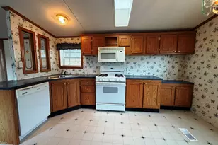 6 Hilltop Manor Mobile Home Park, Littleton, NH 03561 - Photo 3