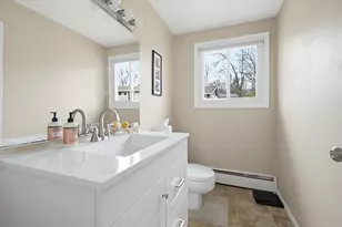 10 Weymouth Dr, Nashua, NH 03062 - Photo 17