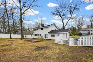 10 Weymouth Dr, Nashua, NH 03062 - Photo 5