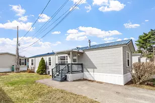 5 R Arrow Dr, Salem, NH 03079 - Photo 3