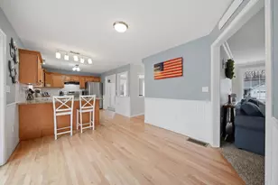 41 Drew Woods Dr, Derry, NH 03038 - Photo 9