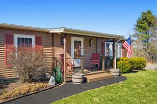 129 Brady Cir, Manchester, NH 03109 - Photo 3