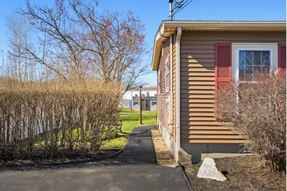 129 Brady Circle, Manchester, NH 03109 - Photo 5