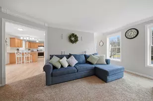 41 Drew Woods Dr, Derry, NH 03038 - Photo 7