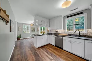 1 Williamsburg Dr, Amherst, NH 03031 - Photo 13