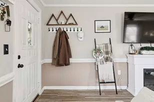 377 Smyth Rd, Manchester, NH 03104 - Photo 3