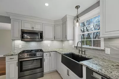 7 Leaor Circle, Hudson, NH 03051 - Photo 5