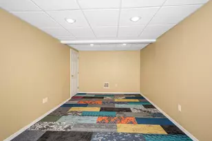 8 Fitzpatrick Cir, Nashua, NH 03063 - Photo 35