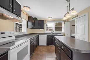 8 Fitzpatrick Cir, Nashua, NH 03063 - Photo 7