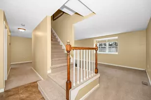 8 Fitzpatrick Cir, Nashua, NH 03063 - Photo 3