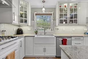 8 Katie Ln, Nashua, NH 03062 - Photo 5