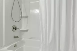 24 Healion St, Manchester, NH 03109 - Photo 33