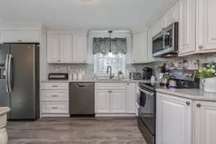 27 Bedard Ave, Derry, NH 03038 - Photo 13