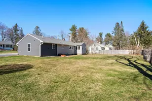 3 Exeter St, Derry, NH 03038 - Photo 29