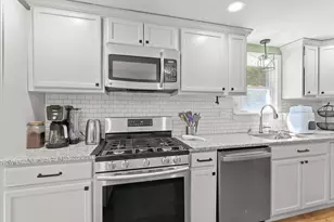 567 N Stark Hwy, Weare, NH 03281 - Photo 5