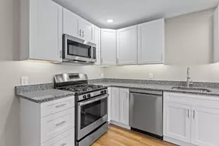 379 Huse Rd, Manchester, NH 03103 - Photo 17