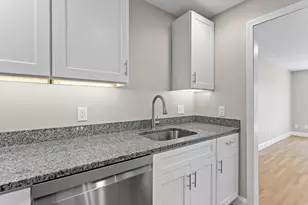 379 Huse Rd, Manchester, NH 03103 - Photo 19