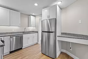 379 Huse Rd, Manchester, NH 03103 - Photo 15