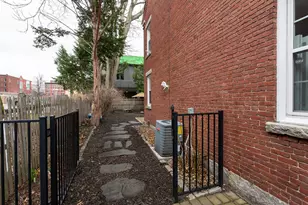 79 Pleasant St, Manchester, NH 03101 - Photo 3