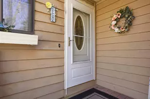 10 Hunter Dr, Derry, NH 03038 - Photo 5