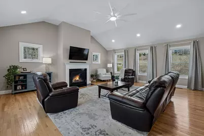 27 Scenic Drive, Manchester, NH 03104 - Photo 5