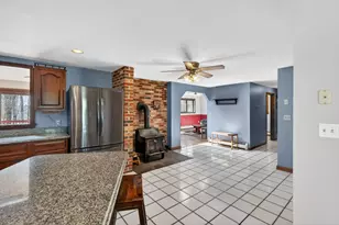 16 Berkeley St, Pelham, NH 03076 - Photo 3