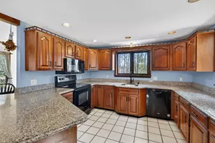 16 Berkeley St, Pelham, NH 03076 - Photo 5