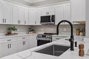 10100 S Willow St, Manchester, NH 03103 - Photo 11