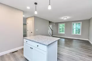 10 Phyllis Ave, Raymond, NH 03077 - Photo 7