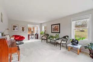 17 Bicentennial Dr, Nashua, NH 03062 - Photo 5