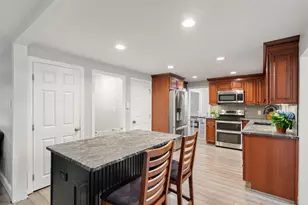 26 Wedgewood Dr, Londonderry, NH 03053 - Photo 7